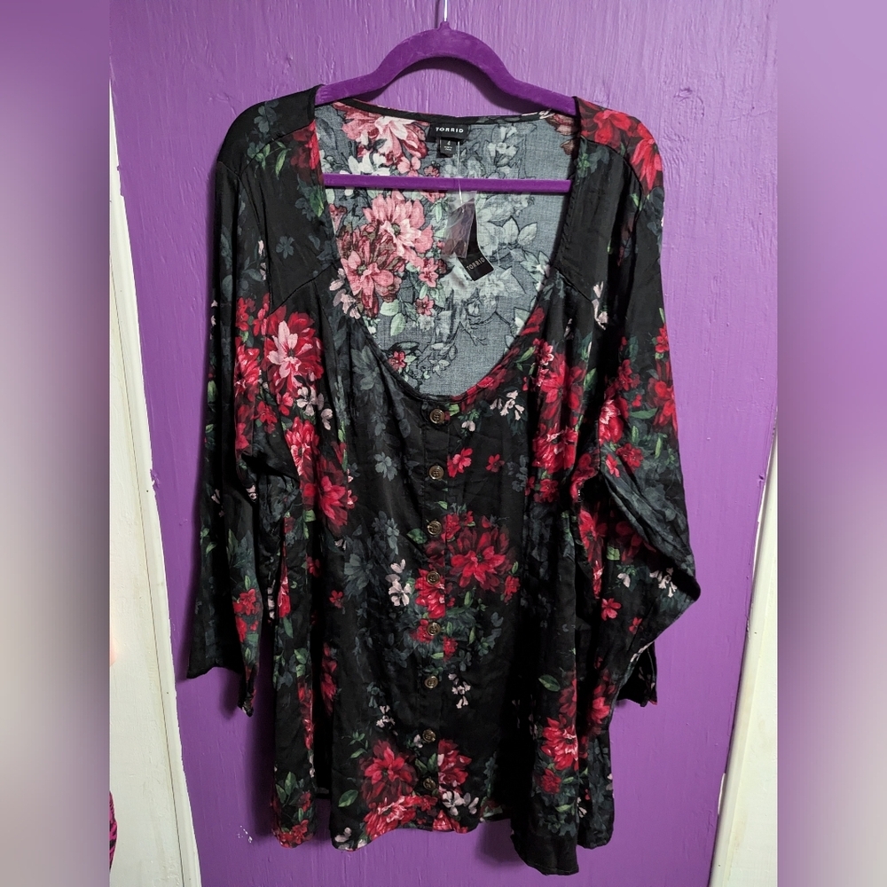 NWT $46 Torrid Black Holiday Floral Stella Fit And Flare Button Blouse